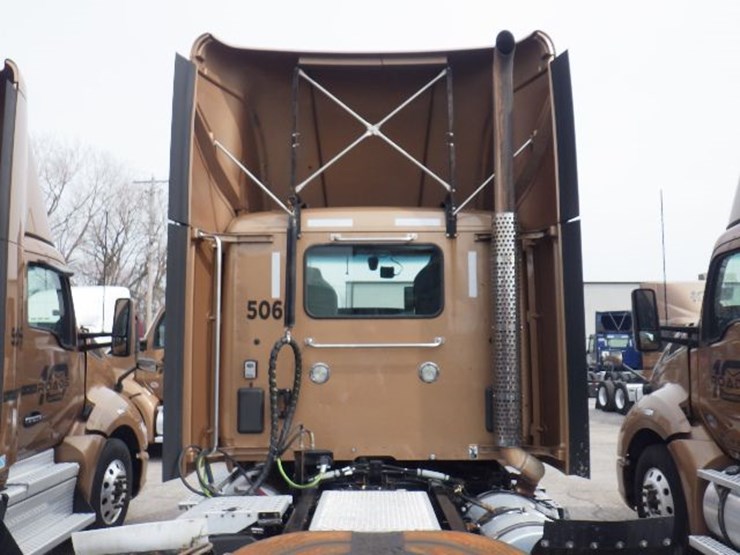 2022-kenworth-t680-image-11