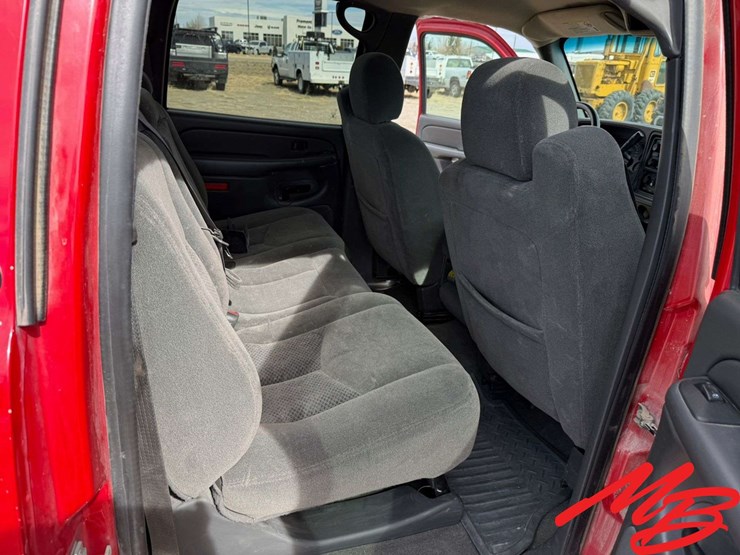 2004-chevrolet-silverado-2500-image-41