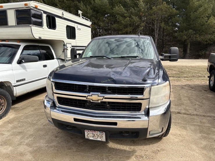 2009-chevrolet-3500-image-2