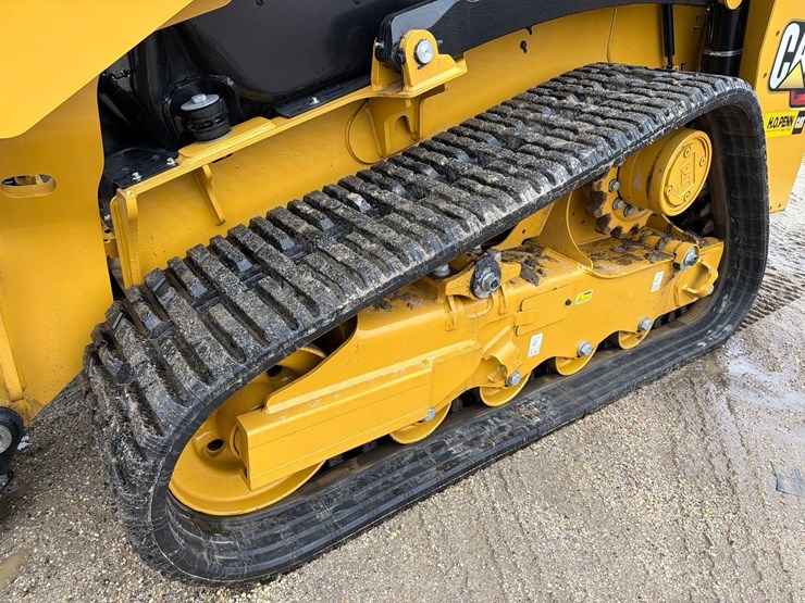 2025-caterpillar-255-image-8