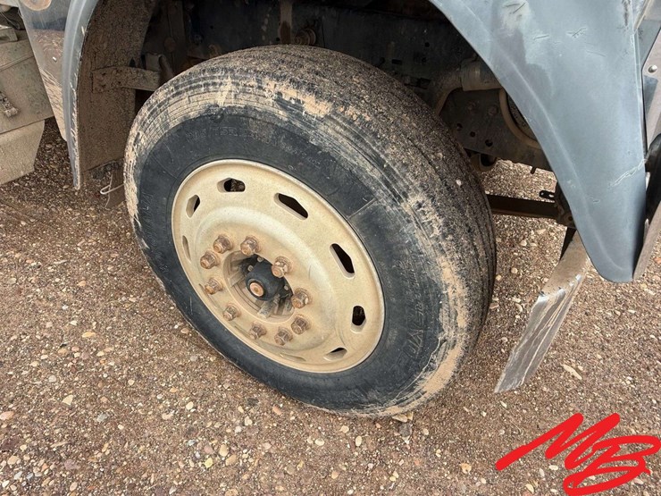 1999-freightliner-fld120-image-13