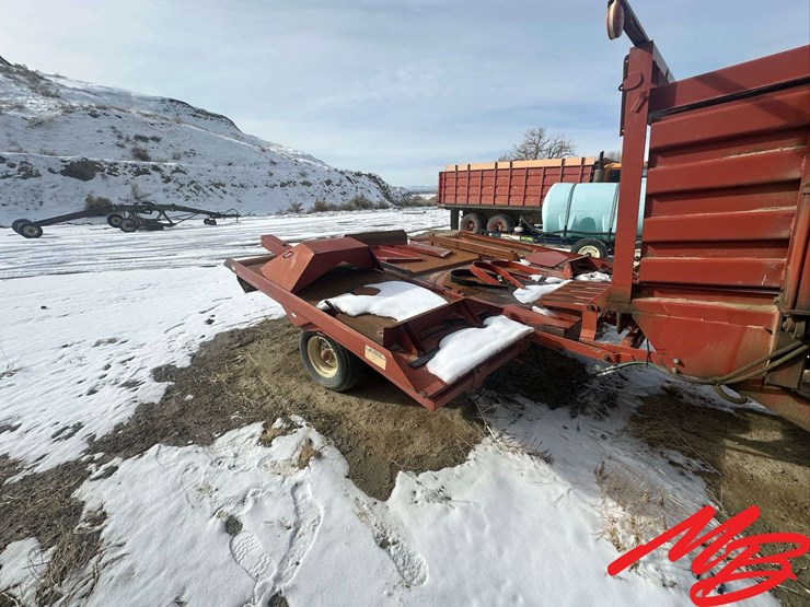 hesston-4900-image-10