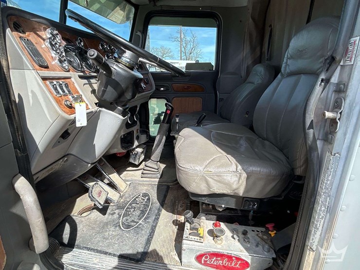 2006-peterbilt-379-image-13