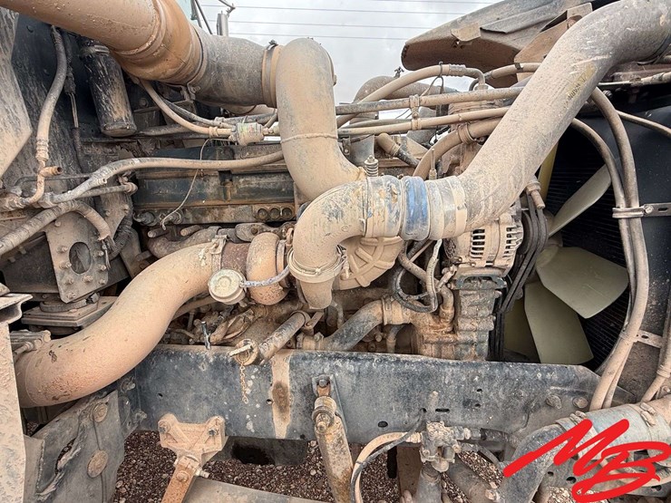 1999-freightliner-fld120-image-10