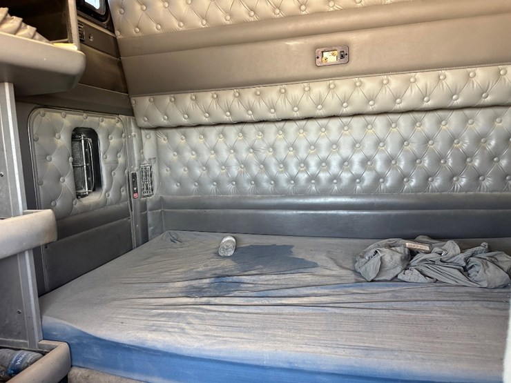 2013-kenworth-unknown-image-9