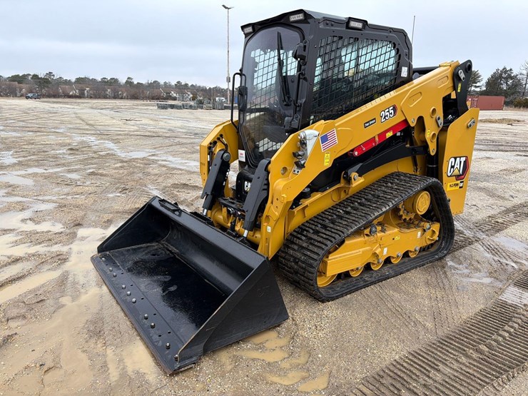 2025-caterpillar-255-image-2
