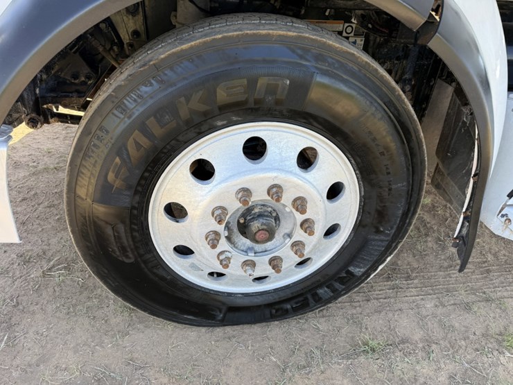 2018-peterbilt-567-image-18