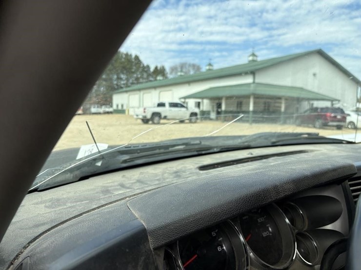 2009-chevrolet-3500-image-10