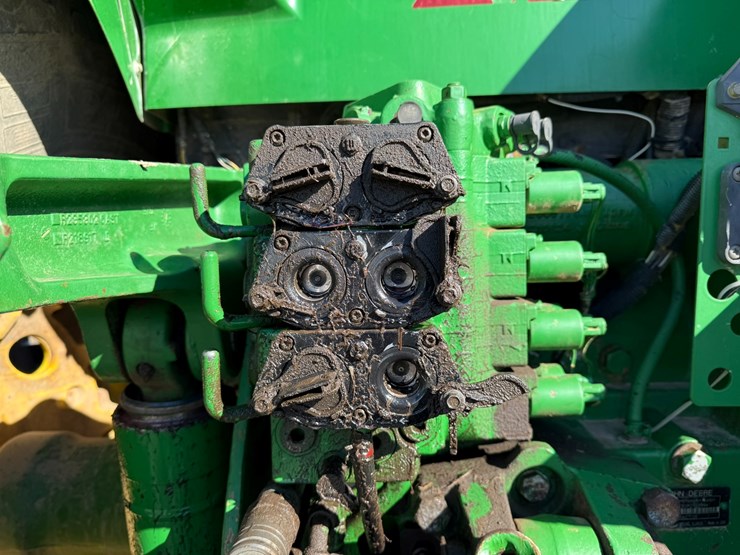 2007-john-deere-8230-image-23