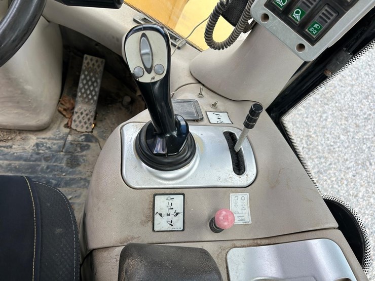 new-holland-lw110-image-21