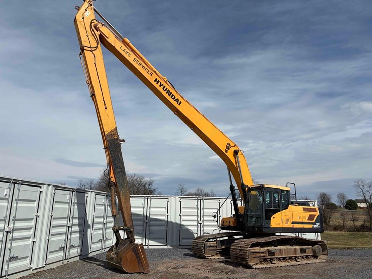 2017-hyundai-hx300-lr-image-1