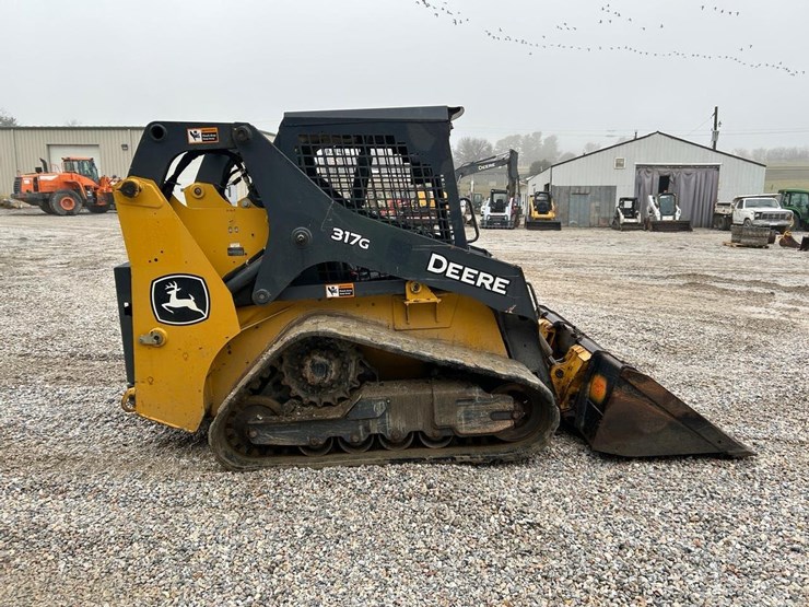 2020-deere-317g-image-5