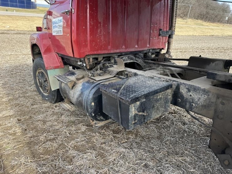 1980-ford-8000-image-17