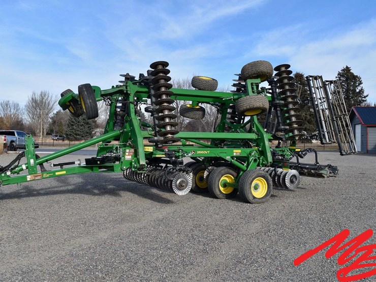 2019-john-deere-2660vt-image-1