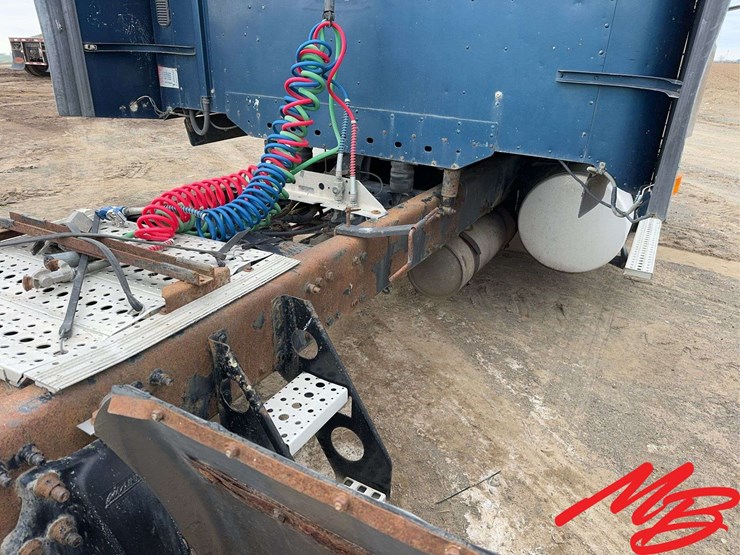 2005-freightliner-columbia-120-image-8