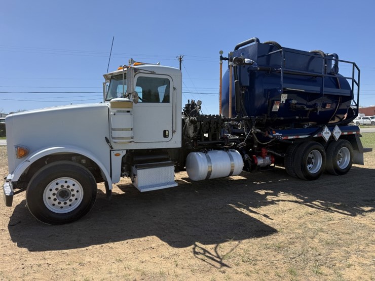 2013-peterbilt-367-image-1