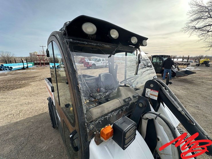 2005-bobcat-toolcat-5600-image-36