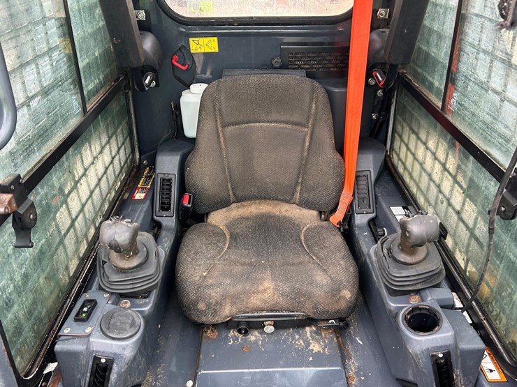 2020-deere-318g-image-17