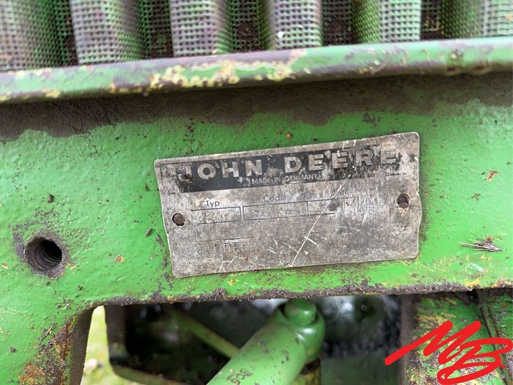 john-deere-2240-image-4