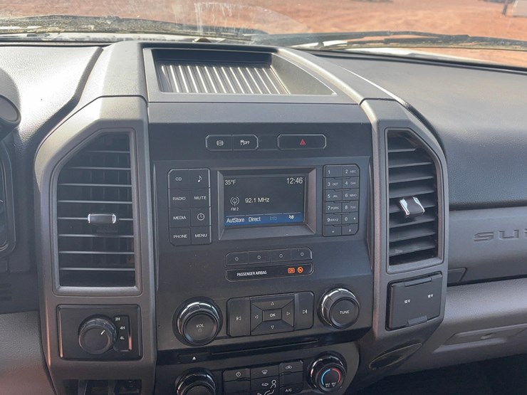 2017-ford-f550-image-15