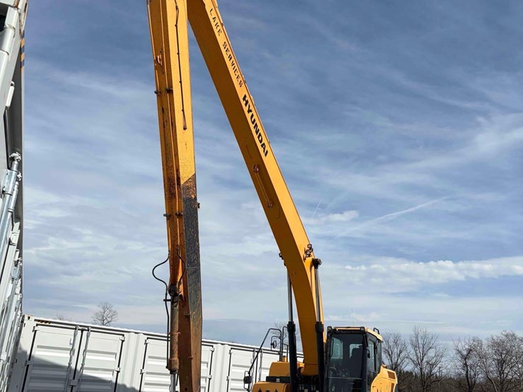 2017-hyundai-hx300-lr-image-2