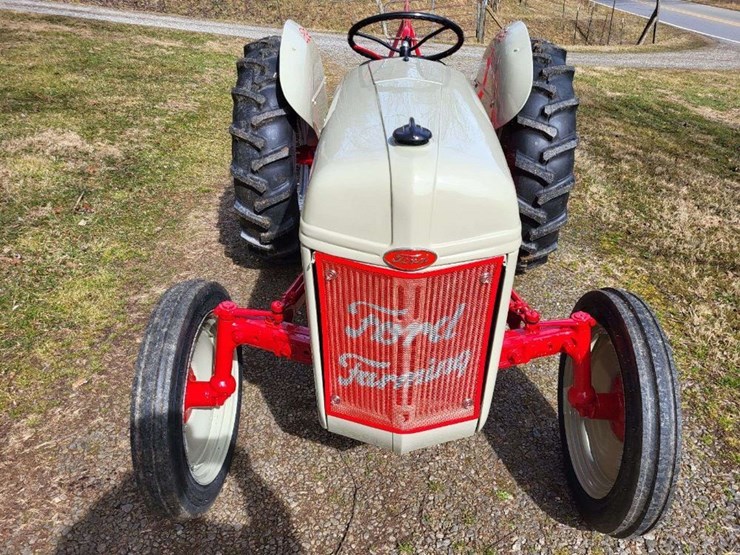 1951-ford-8n-image-3