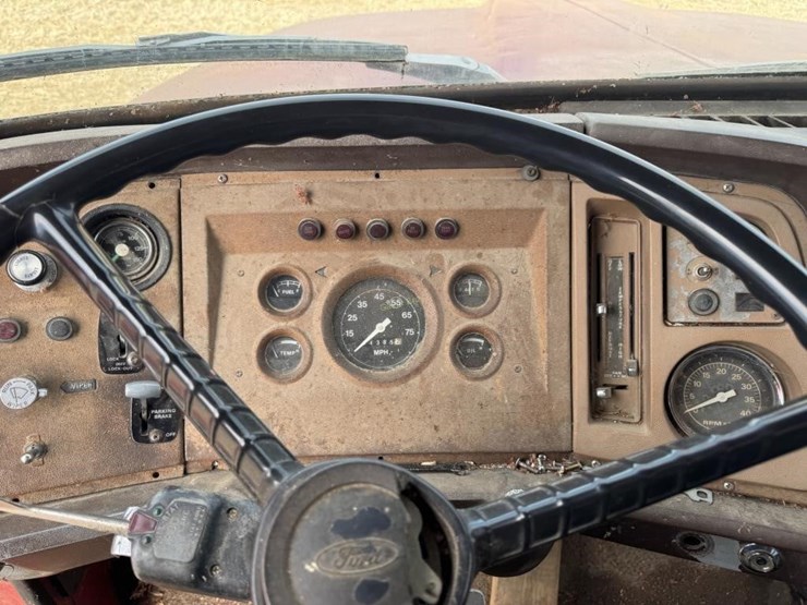 1980-ford-8000-image-21