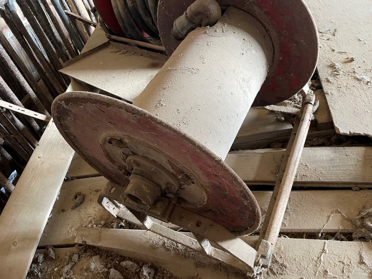 #6066-•-(2)-hydraulic-hose-reels-image-8