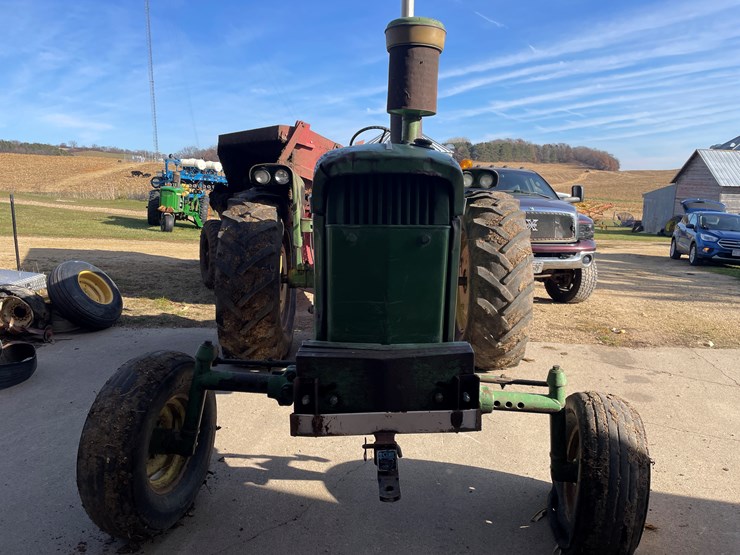 john-deere-4010-image-26