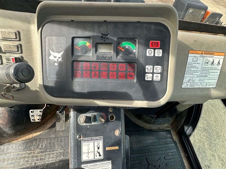 2005-bobcat-toolcat-5600-image-11