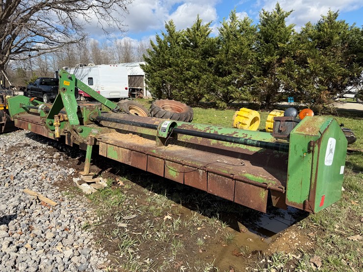 john-deere-220-image-1