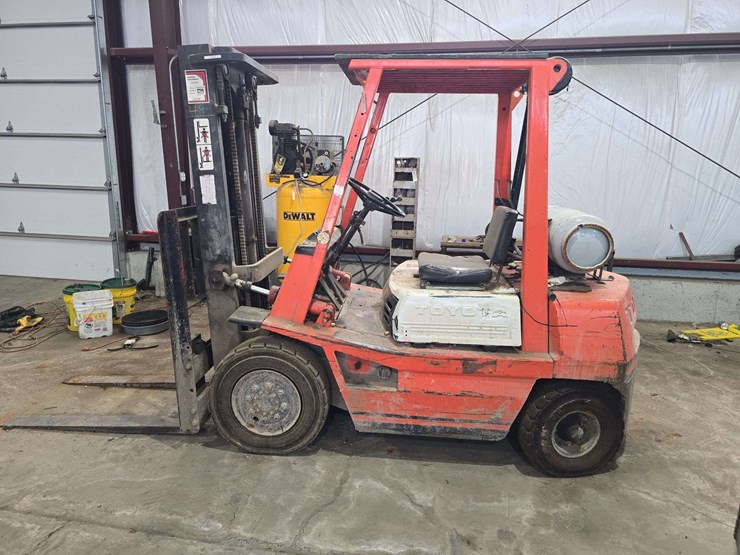 toyota-forklift-,9247-hours,-lp,-4600lb-machine,-side-shift,-3-stage-image-7