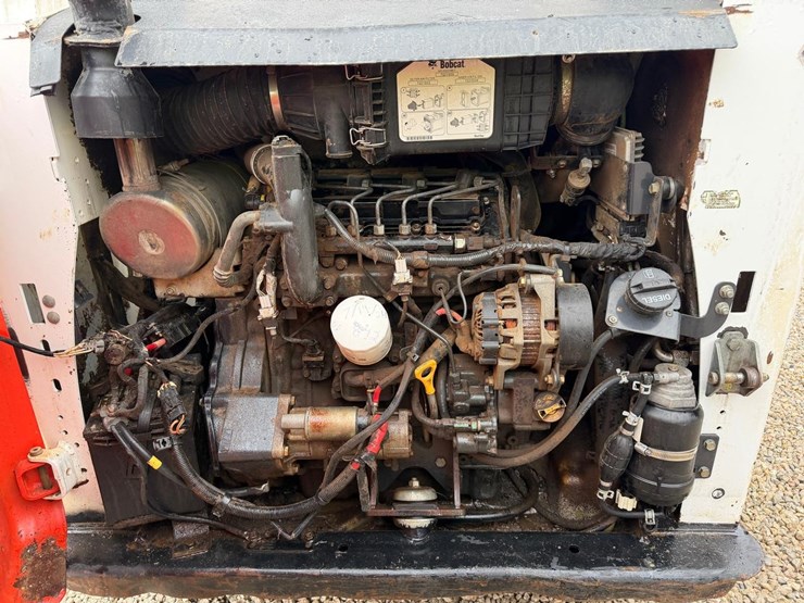 2016-bobcat-t590-image-15