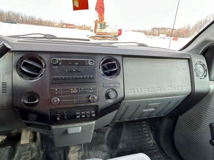 2015-ford-f550-xl-image-14