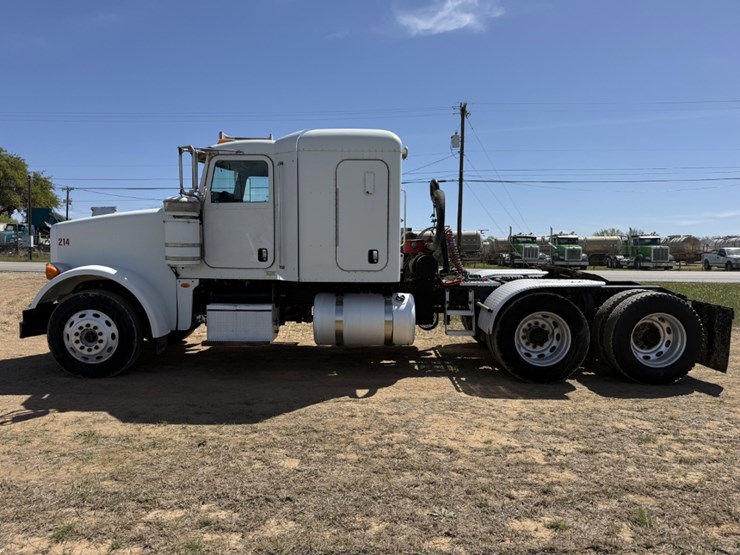 2013-peterbilt-367-image-9