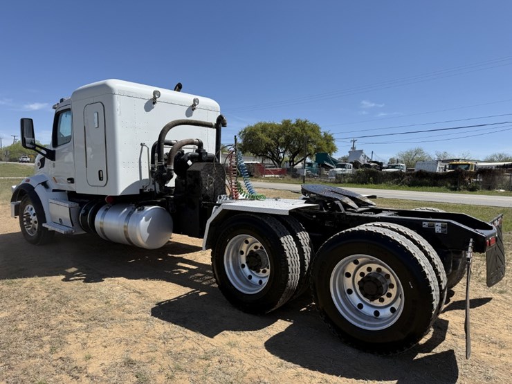 2018-peterbilt-567-image-7