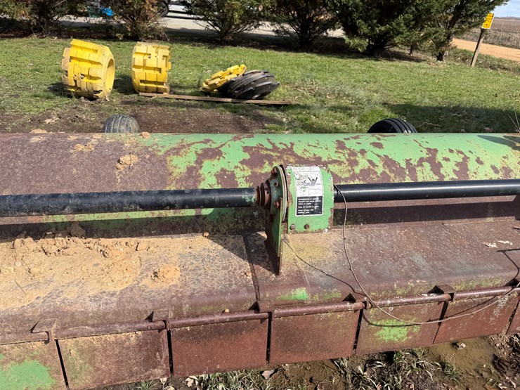 john-deere-220-image-25