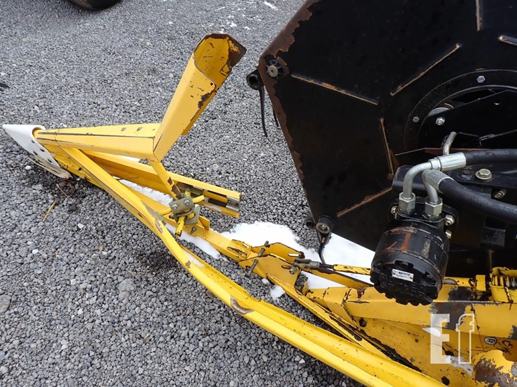 new-holland-73c-image-7