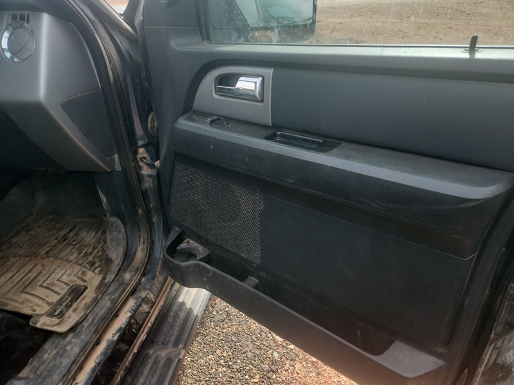 2011-ford-expedition-limited-image-13