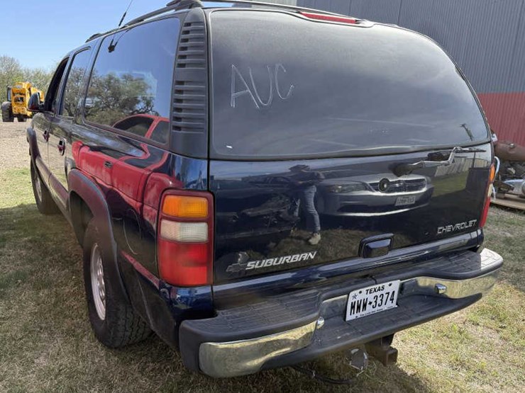 2001-chevrolet-suburban-image-8