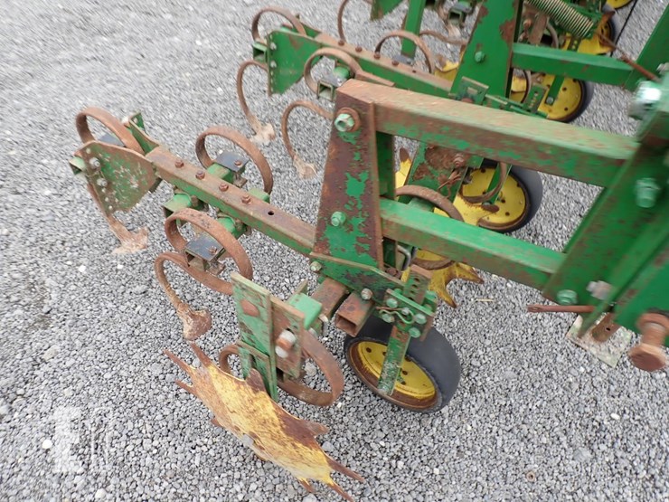 john-deere-845-image-2