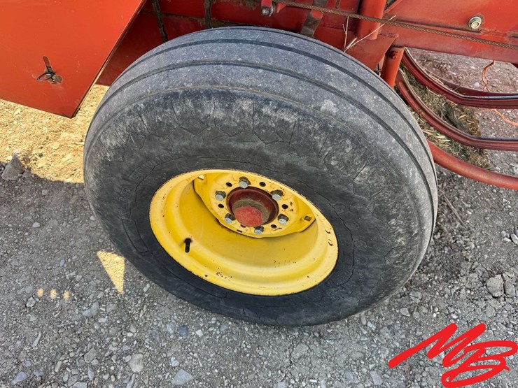 new-holland-315-image-9