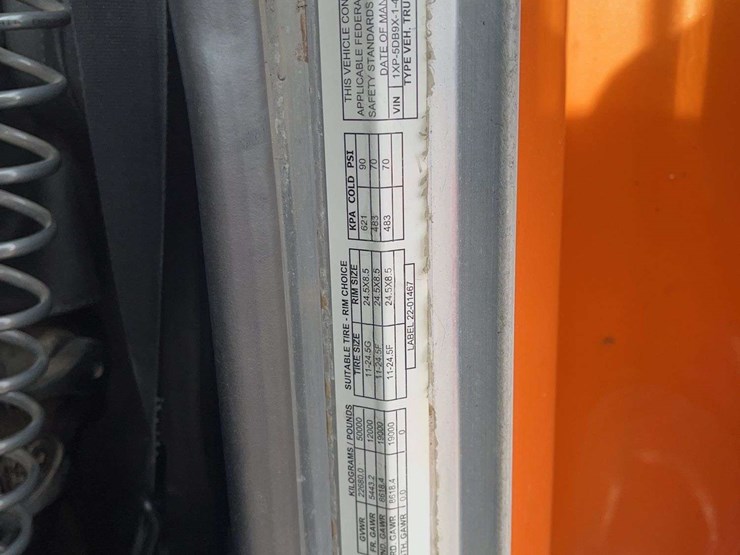 2004-peterbilt-379-image-57