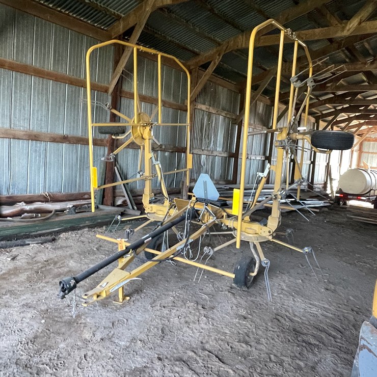 #6039 • 2021 Vermeer (2) Basket Tedder