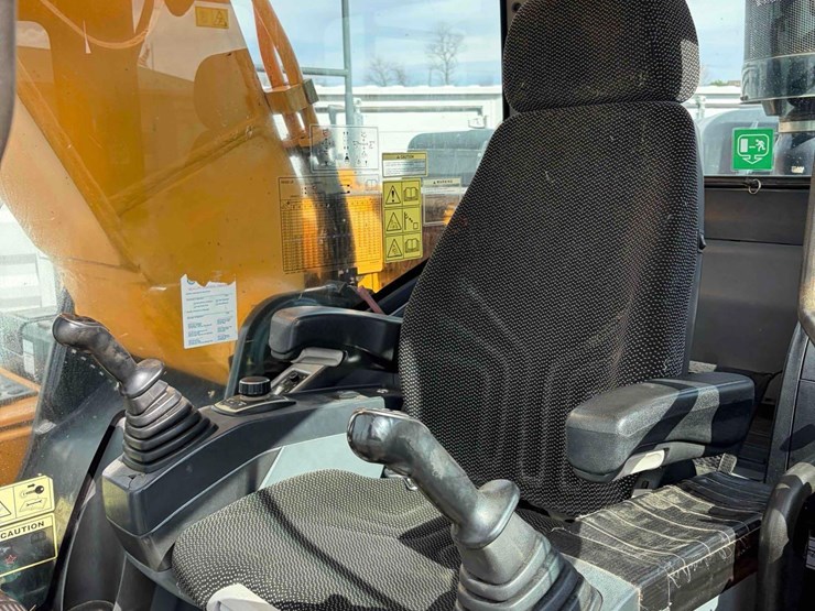 2017-hyundai-hx300-lr-image-12