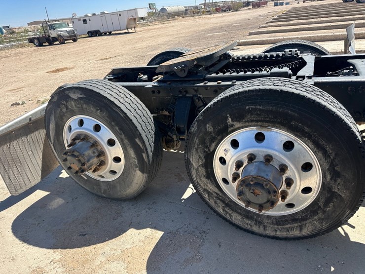 2013-kenworth-unknown-image-4