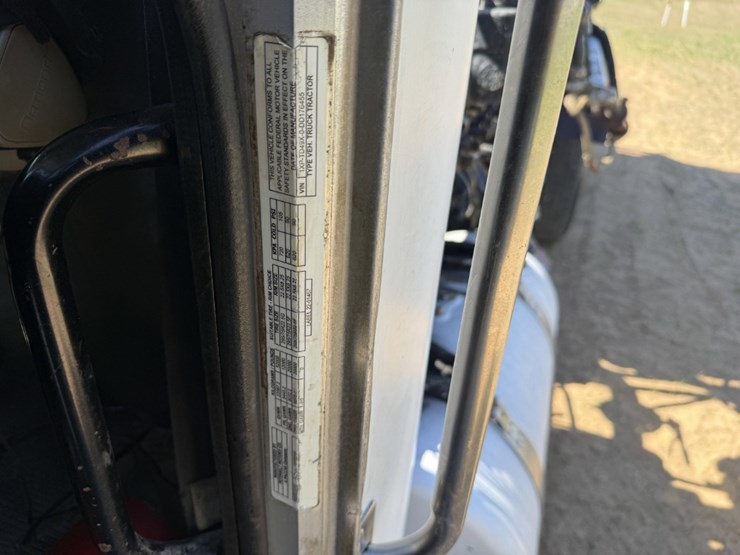 2013-peterbilt-367-image-29