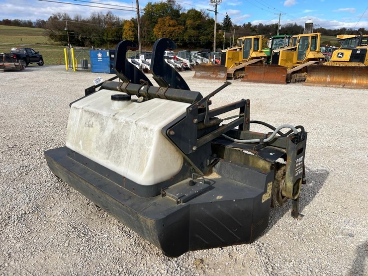 caterpillar-100-image-5