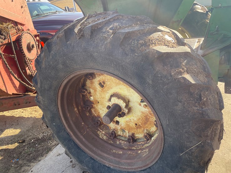 john-deere-4010-image-22