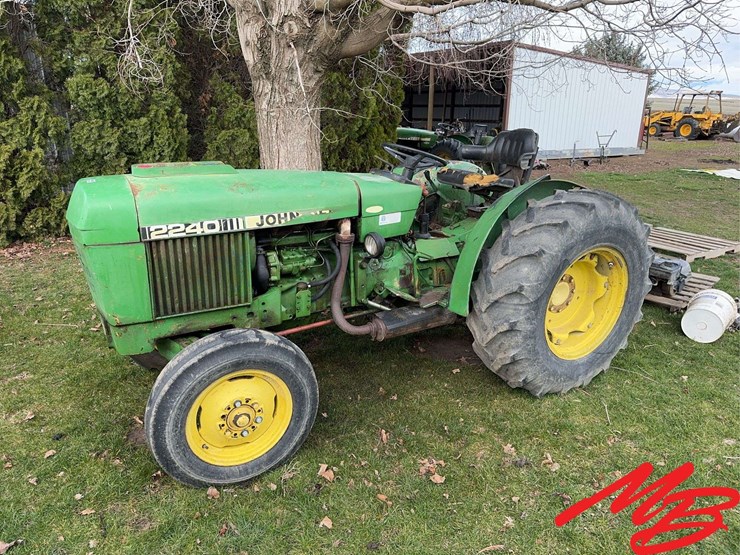 john-deere-2240-image-1